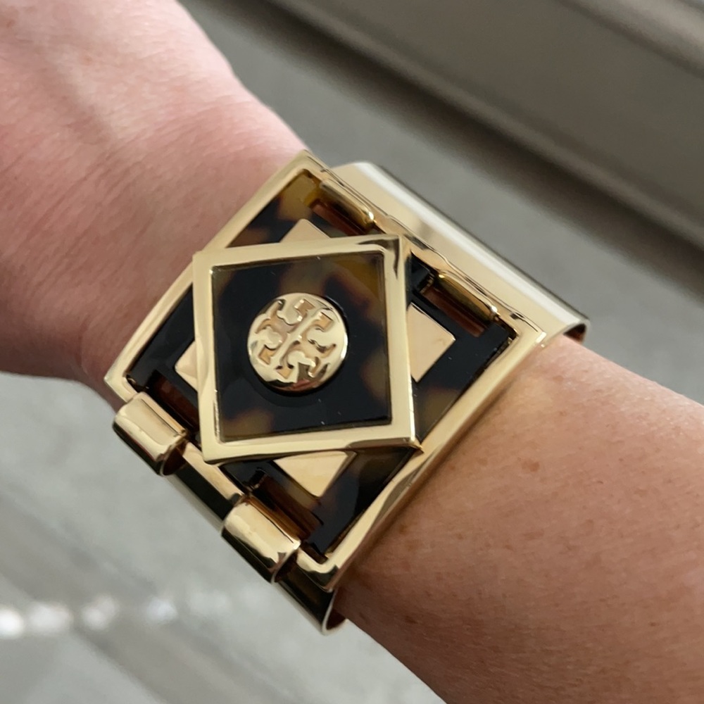 Tory Burch Tortoise shell and gold emblem cuff - Picture 14 of 16